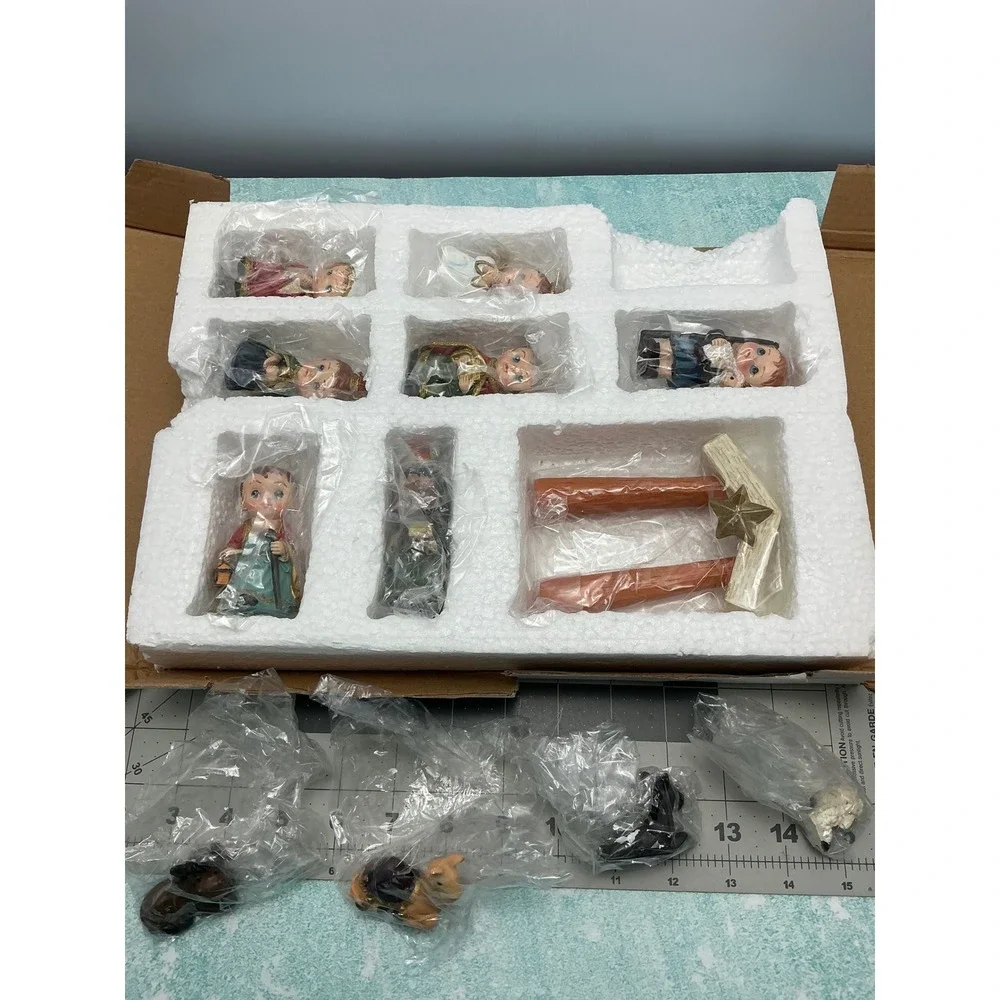 Kurt S Adler 12Piece Childrens Nativity set missing 1 piece‎